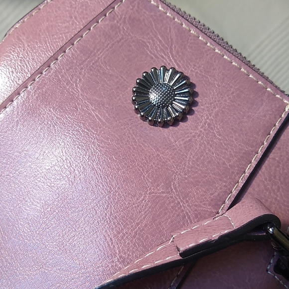 Elegant Pink Leather Crossbody Bag - Picture 14 of 16